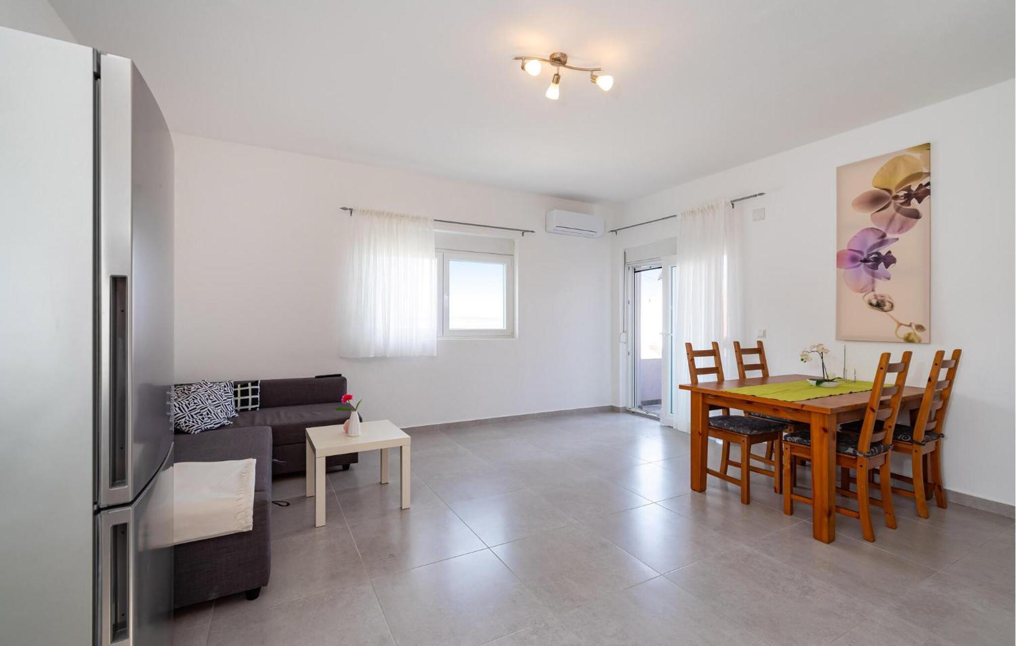 1 Bedroom Lovely Apartment In Rtina Εξωτερικό φωτογραφία