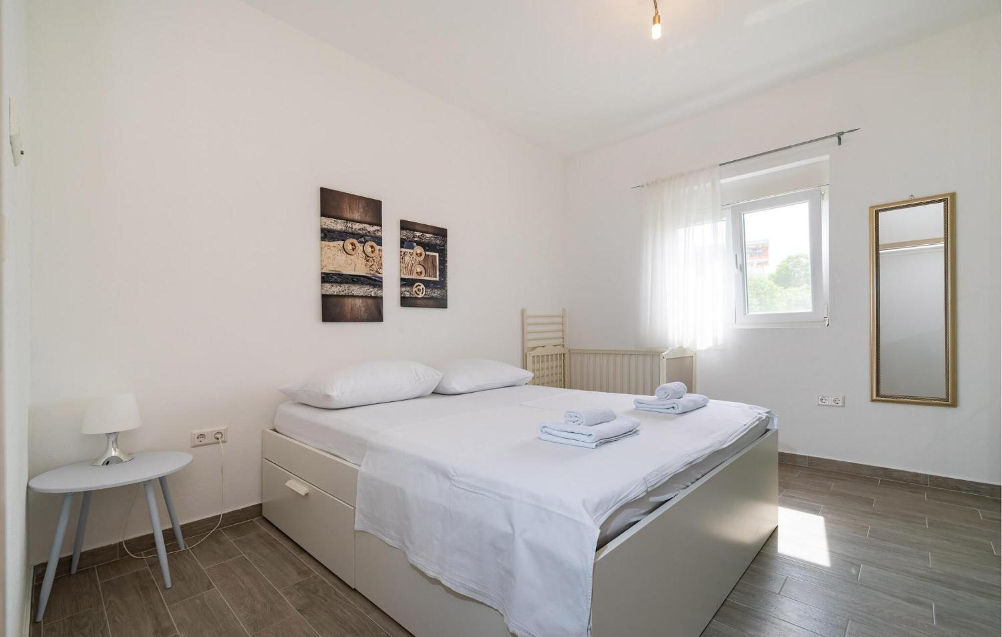 1 Bedroom Lovely Apartment In Rtina Εξωτερικό φωτογραφία