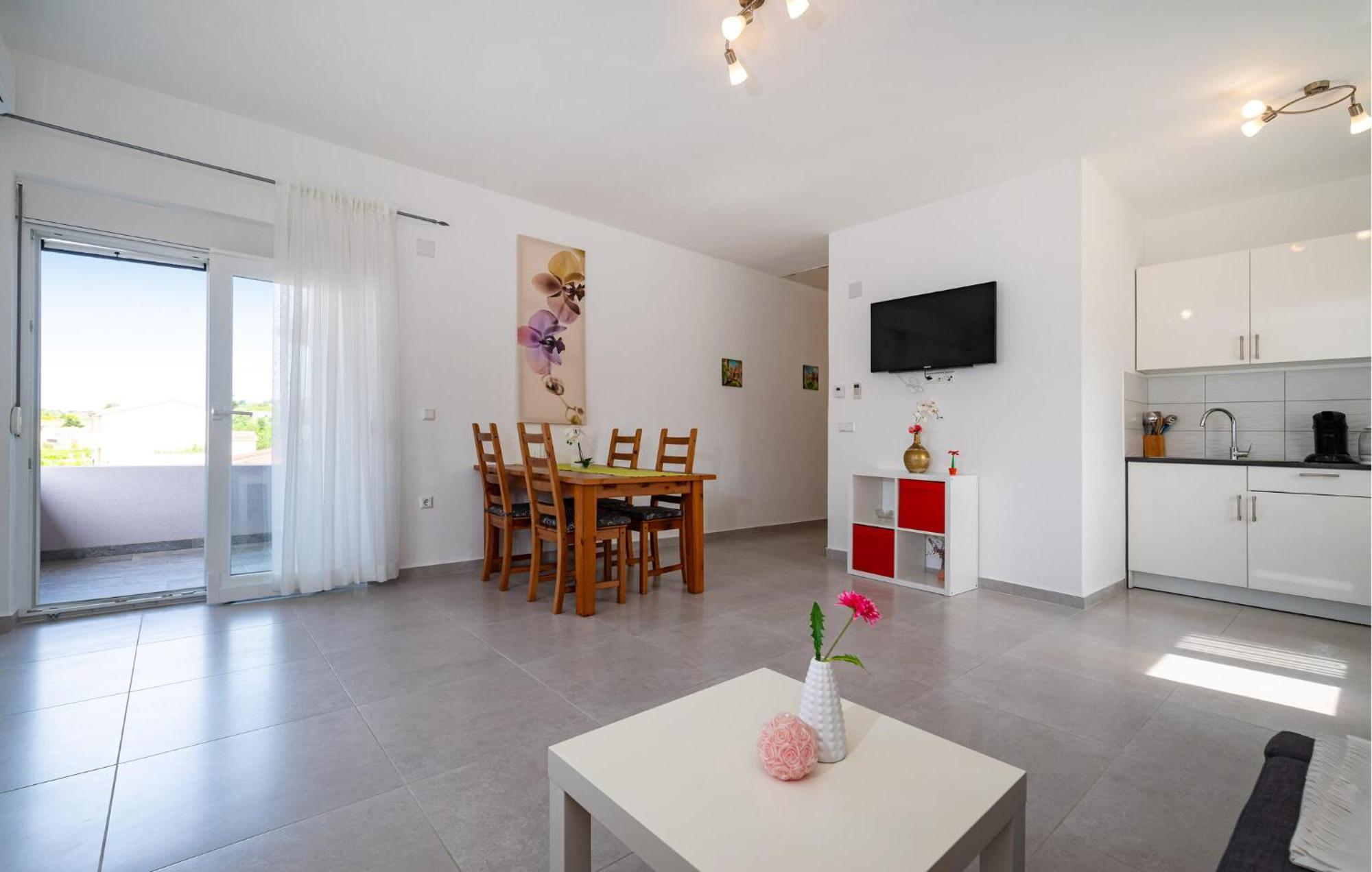 1 Bedroom Lovely Apartment In Rtina Εξωτερικό φωτογραφία