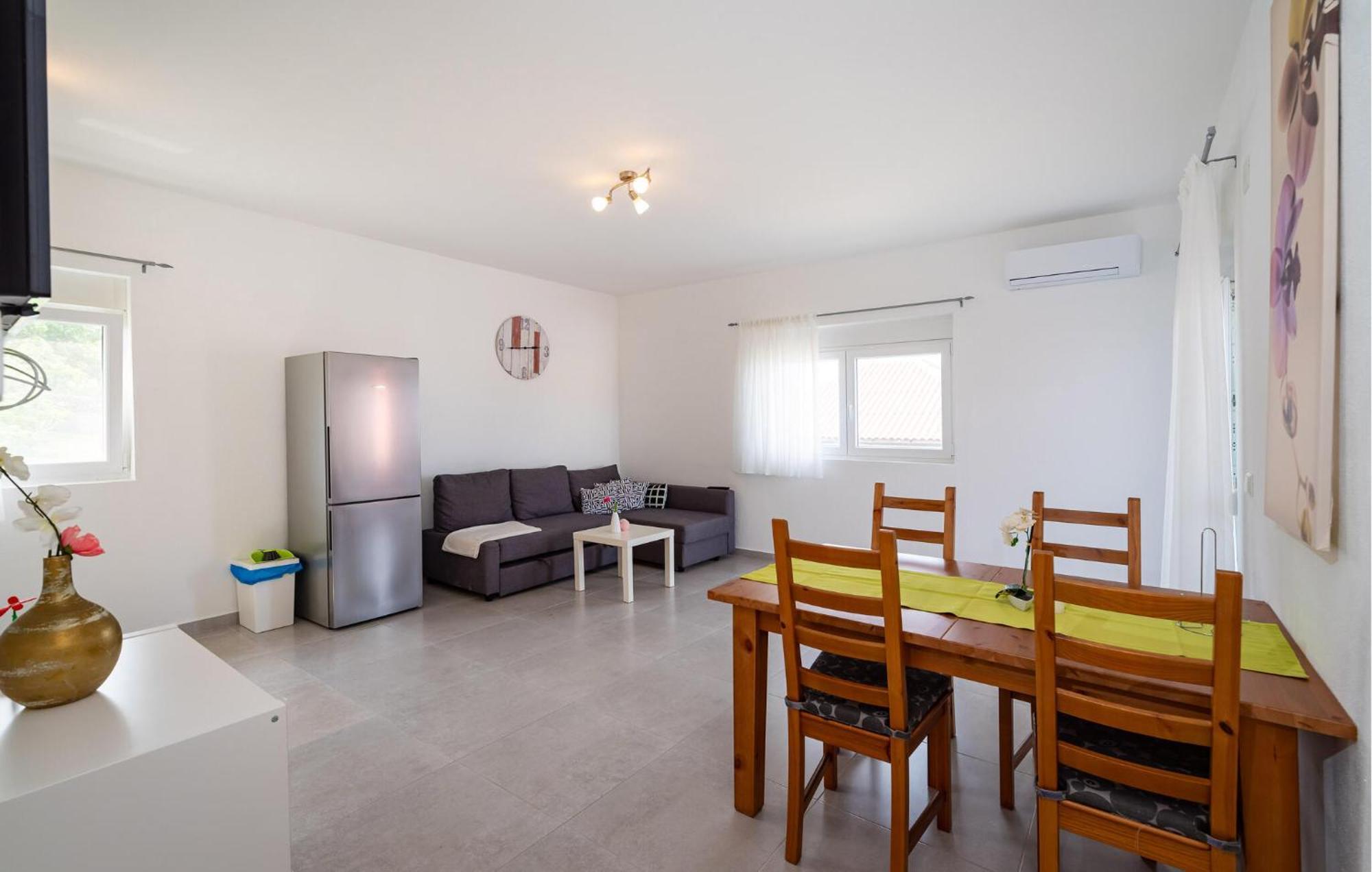 1 Bedroom Lovely Apartment In Rtina Εξωτερικό φωτογραφία